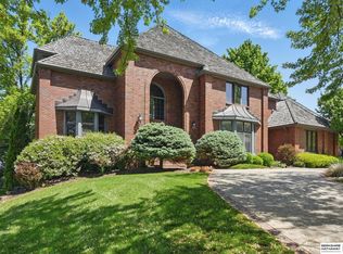 9944 Broadmoor Rd, Omaha, NE 68114