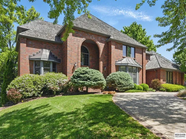9944 Broadmoor Rd, Omaha, NE 68114