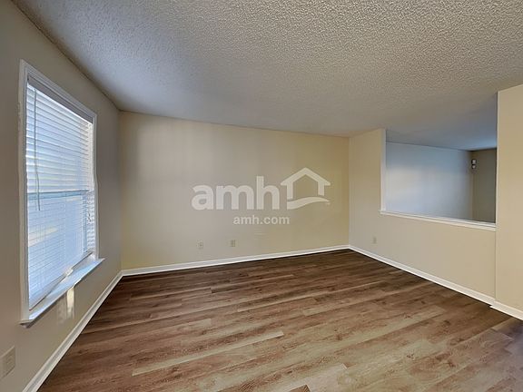 5th image of 10812 Parker Dr