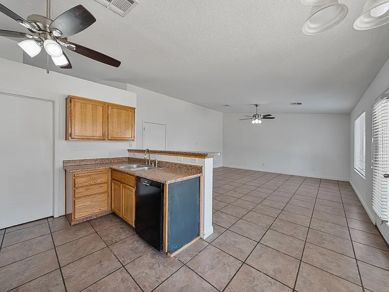 6378 E 45th Ln — Photo 11