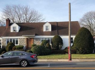 336 Scranton Ave #1, Lynbrook, NY 11563