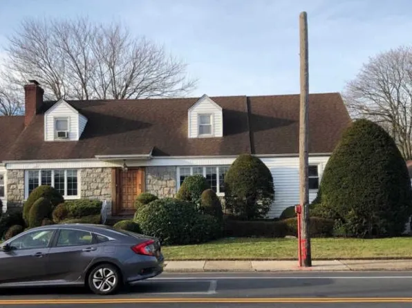 336 Scranton Ave #1, Lynbrook, NY 11563