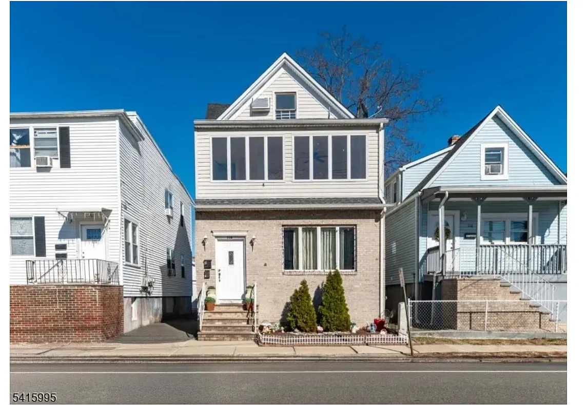 Building Photo - 118 Ray St #2