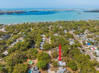 8023 Country Club Rd N, Saint Petersburg, FL 33710