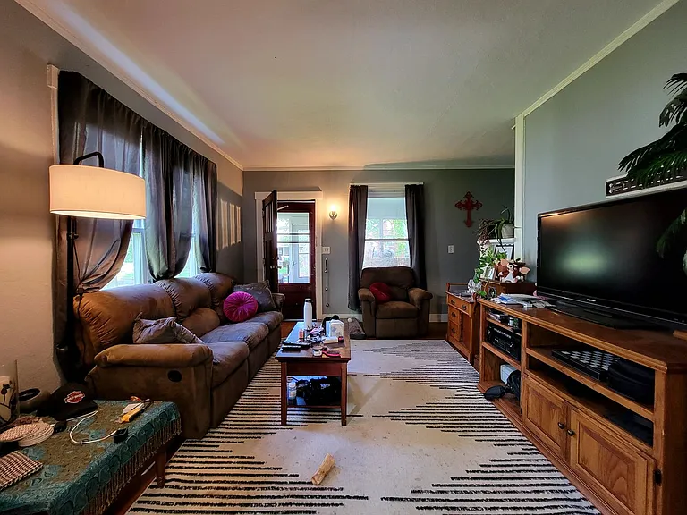 609 S Prairie St — Photo 4