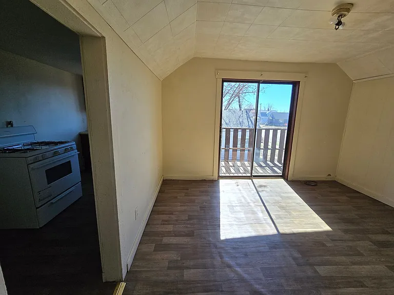 714 N Cottage Grv — Photo 5