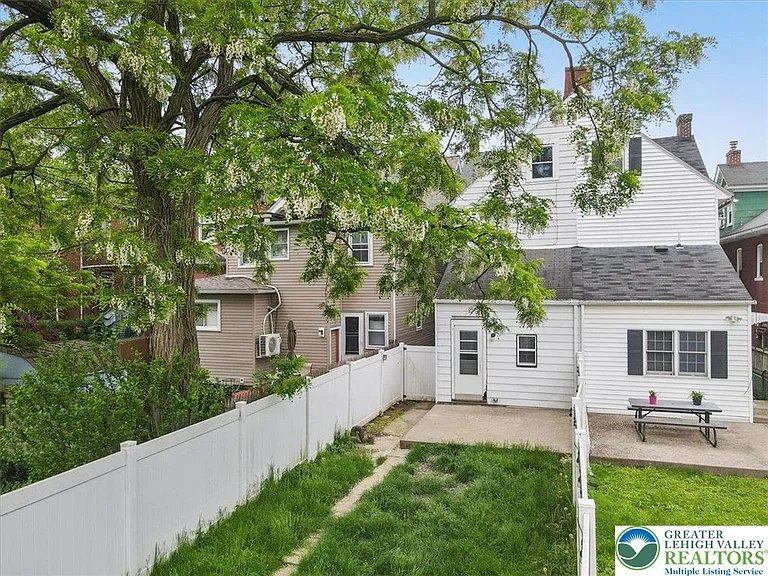 510 5th Ave — Photo 32