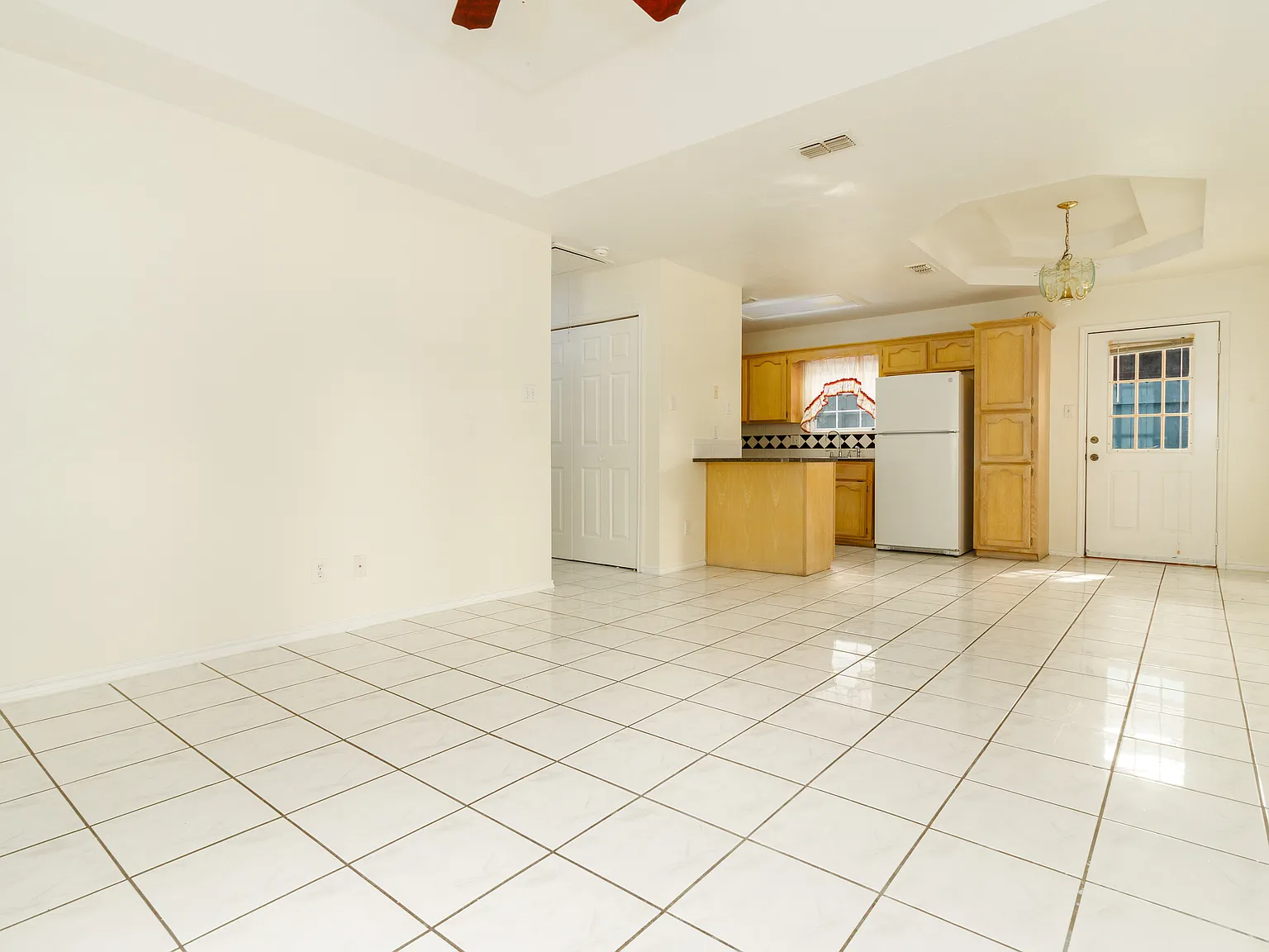 1106 Lexington — Photo 3