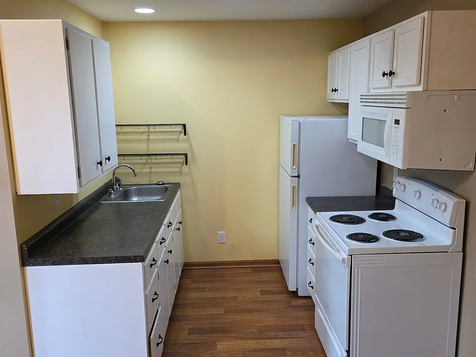 111 3rd St N #1