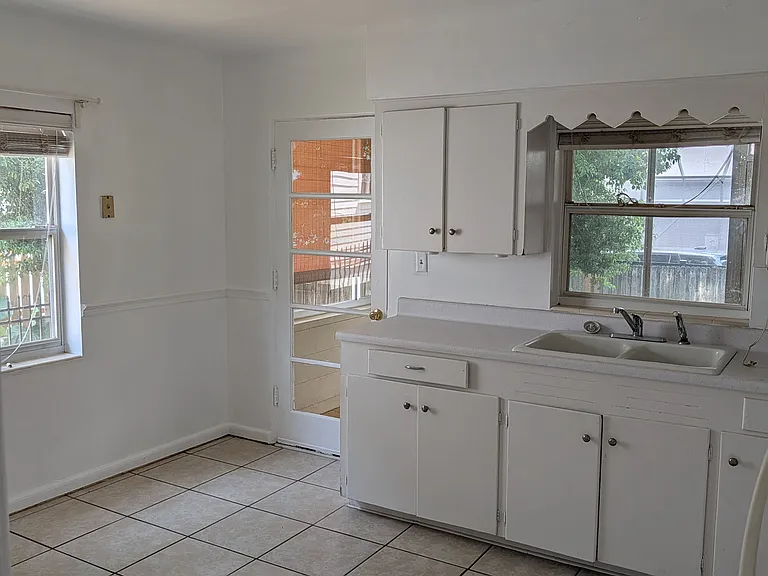 811 Putnam Ave — Photo 12