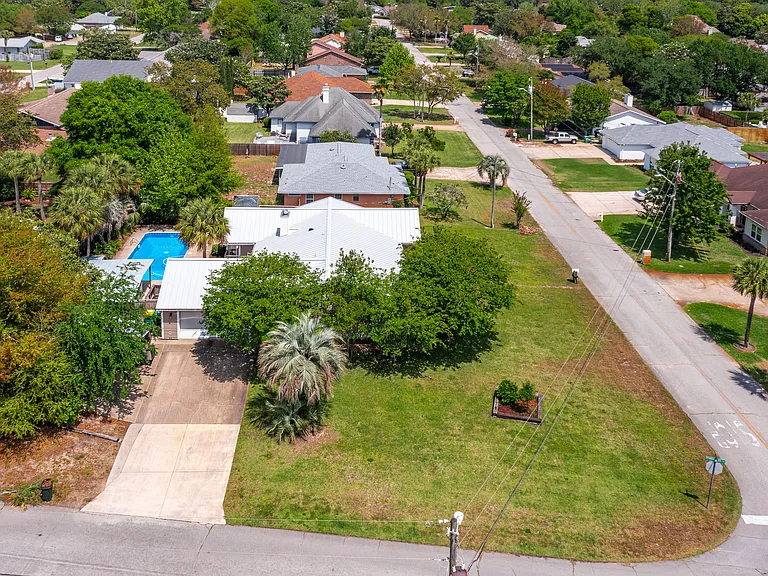 301 Cypress St — Photo 27