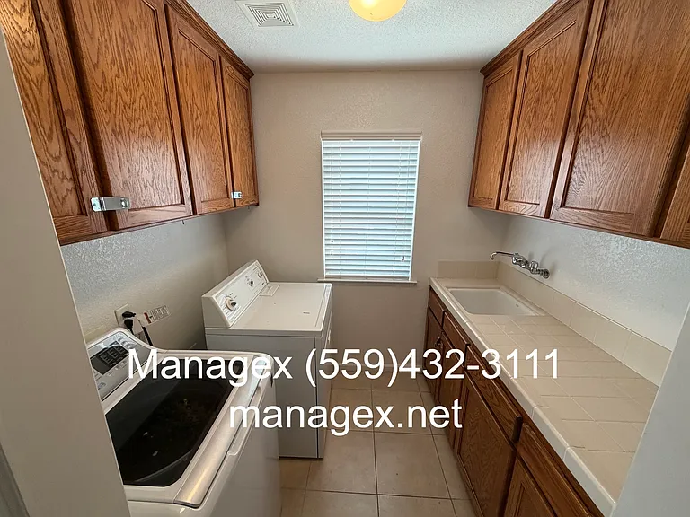 2833 E Cromwell Ave — Photo 11