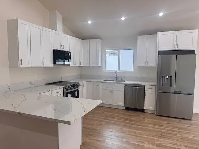 15950 Cohasset — Photo 1