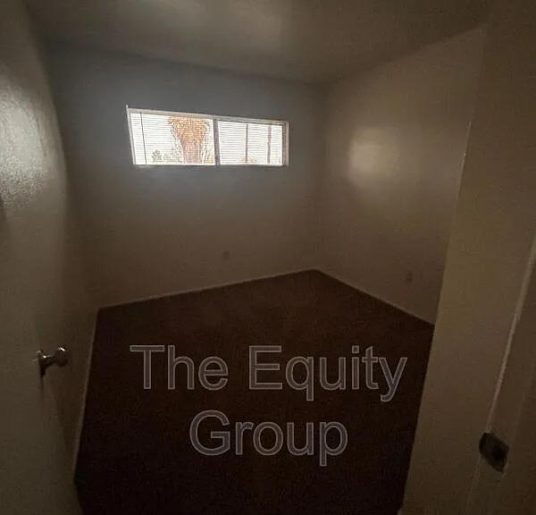 331 E Elm St #6 — Photo 8