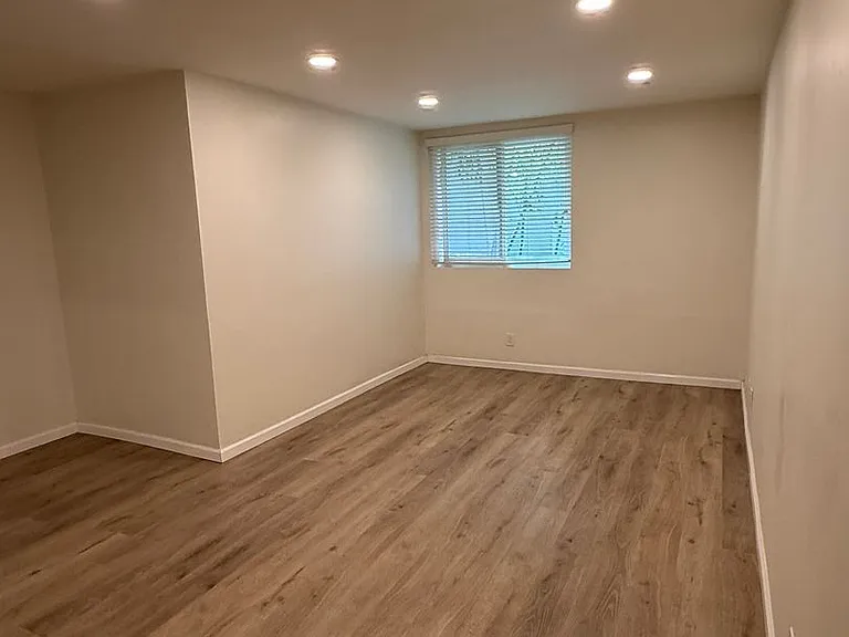33 Driftwood St — Photo 10