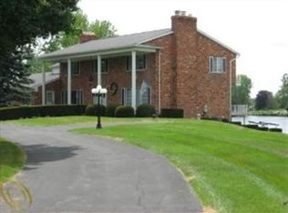 3575 Ravinewood Ct, Commerce Township, MI 48382