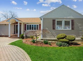 21 W Woodbine Dr, Freeport, NY 11520