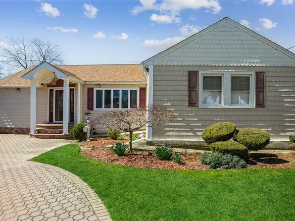 21 W Woodbine Drive, Freeport, NY 11520