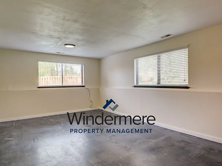 1285 Crescent Dr — Photo 23