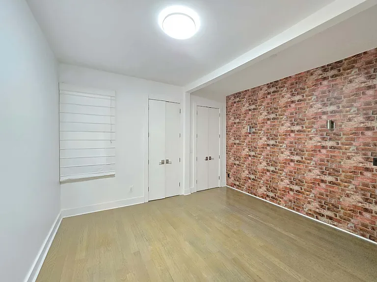 1811 Voorhies Ave #1 — Photo 15