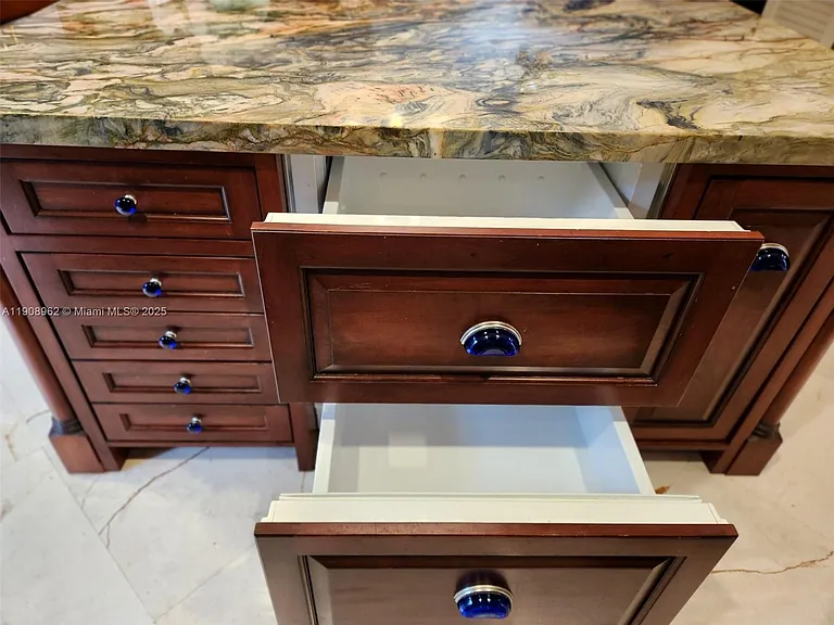 70 Bay Colony Ln — Photo 34