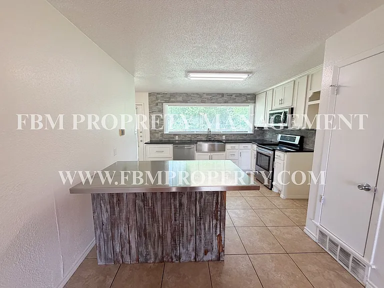 1408 Nichols St — Photo 5