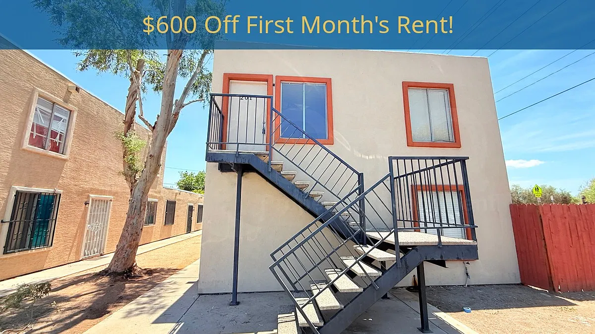 2 bed, 1.0 bath, 739 sqft, $925 — Photo 1