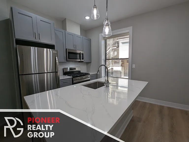 440 W Belden Ave #428-17 — Photo 3