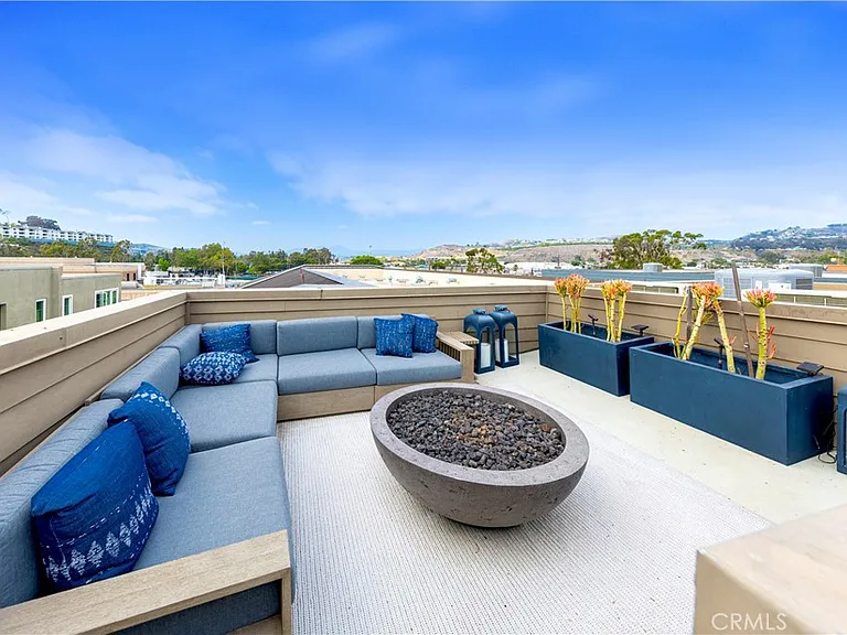 983 Doheny Way — Photo 26