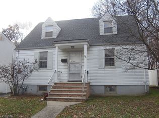 682 Elm Ave, Ridgefield, NJ 07657