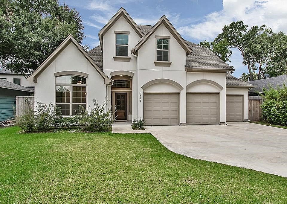 Recent construction by Fine Eye Builders features chef s kitchen, three car garage, covered outdoor living & many upgrades.
