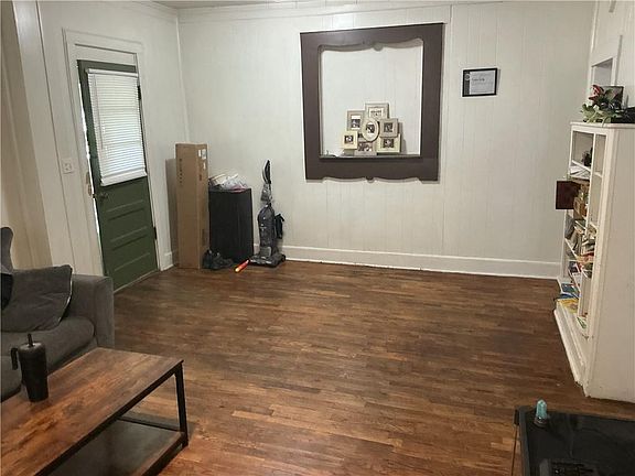 3rd image of 119 W 7th St