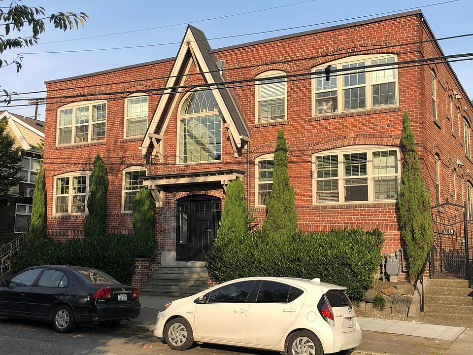 Classic Seattle Apartment Building