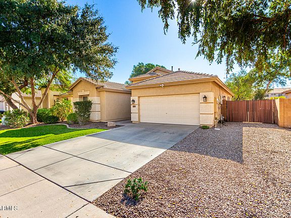 3rd image of 3041 E LARK Drive