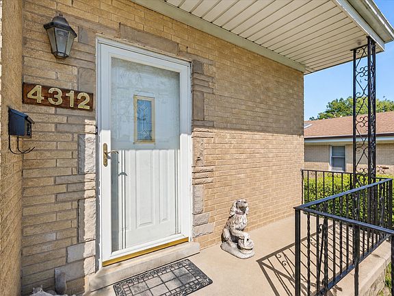 3rd image of 4312 Prairie Ave