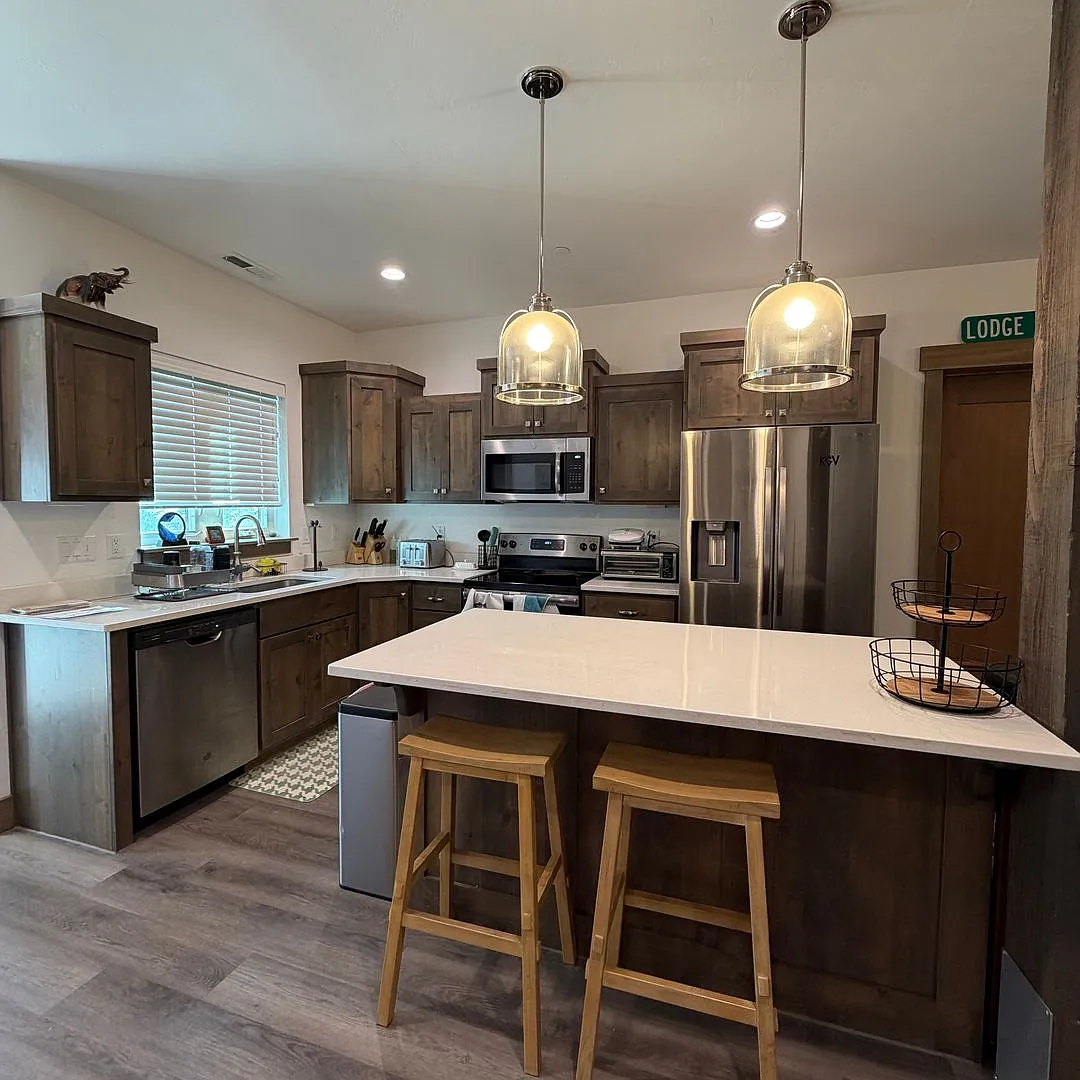 Beautiful & modern unfurnished 3-bedroom, 2.5-bath townhome in Victor — Photo 1