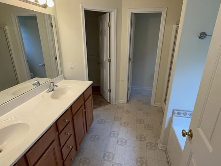 202 Heartwood Xing — Photo 10
