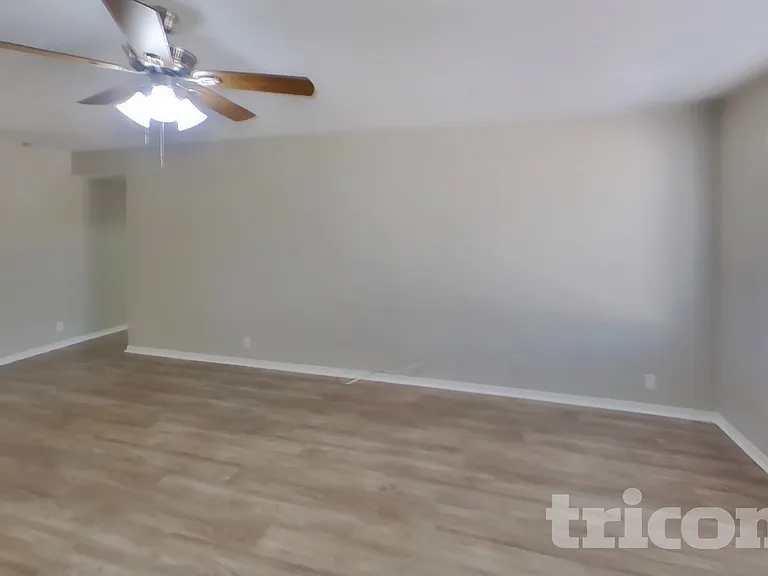 7334 W Carol Ave — Photo 3