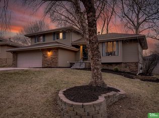 706 S 152nd Cir, Omaha, NE 68154