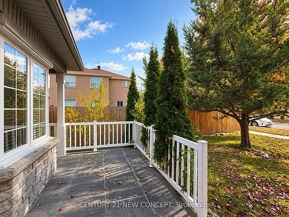 4th image of 95 Bayview Ave
