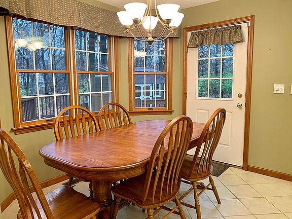4th image of 3127 Oakwood Dr
