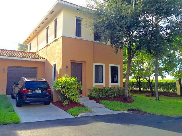 1st image of 26000 Venetian Drive