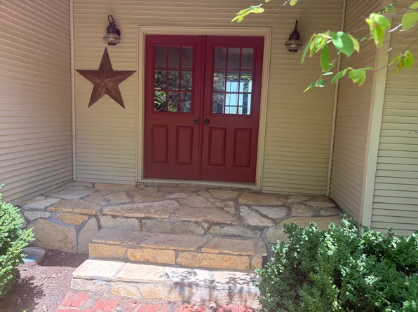 127 W River St, Rockton, IL 61072