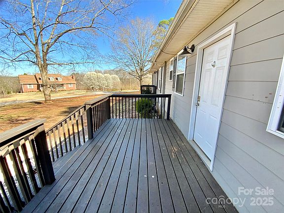 4th image of 3807 Woodlawn St