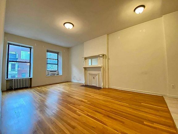 3rd image of 117 W 69th St #5A1