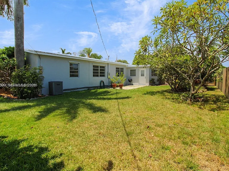 10250 Caribbean Blvd — Photo 5