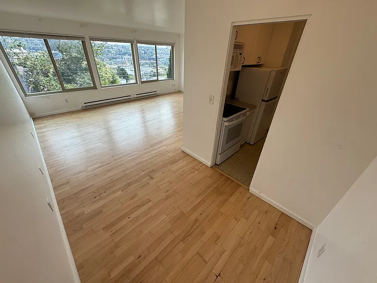 Townvue Heights Apartments — Photo 15