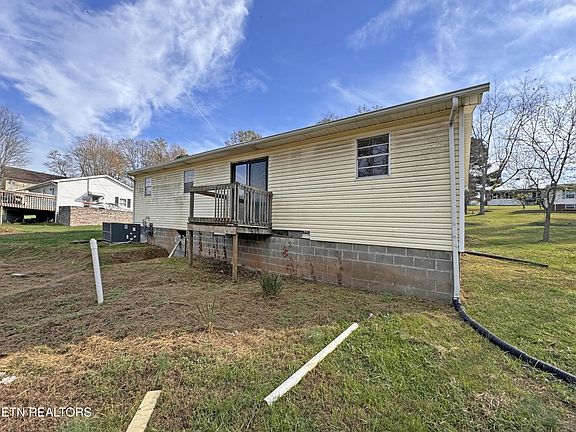 2nd image of 1416 Skyline Dr