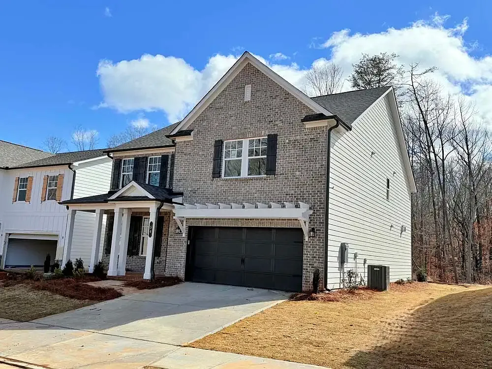 5 bed, 3208 sqft, $2,700 — Photo 4
