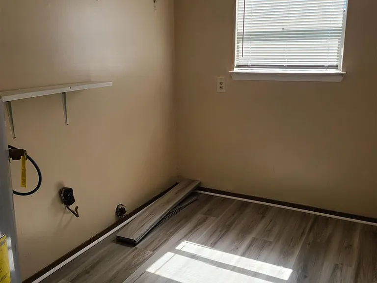 7924 Deborah Dr — Photo 7